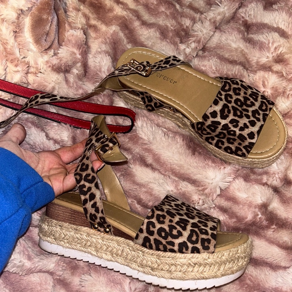 Platform Cheetah print sandals Size 5